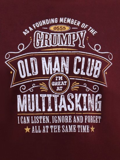 D555 Baldwin Grumpy Old Man Club Print Crew Neck T-shirt Burgundy/ Black Twist - Majice Kratkih Rukava - Muške Majice Kratkih Rukava Veliki Brojevi 