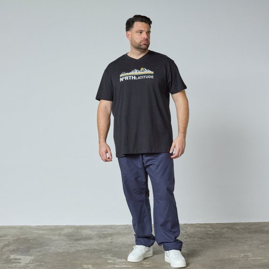 North Latitude Mountain T-Shirt V-Neck Crna - TALL T-shirts - Majice za Visoke Muškarce