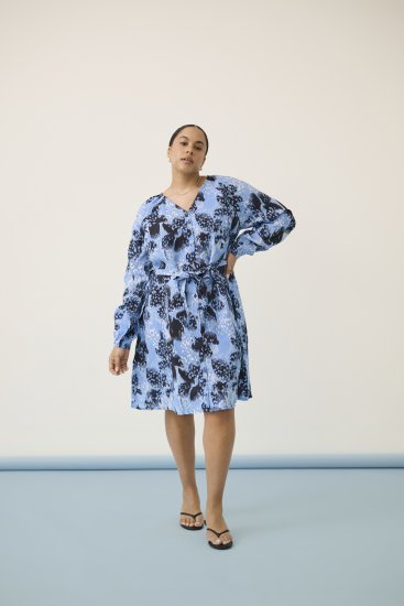 Kaffe Curve Aliana Dress Blue Flower Animal - Midi haljine - 